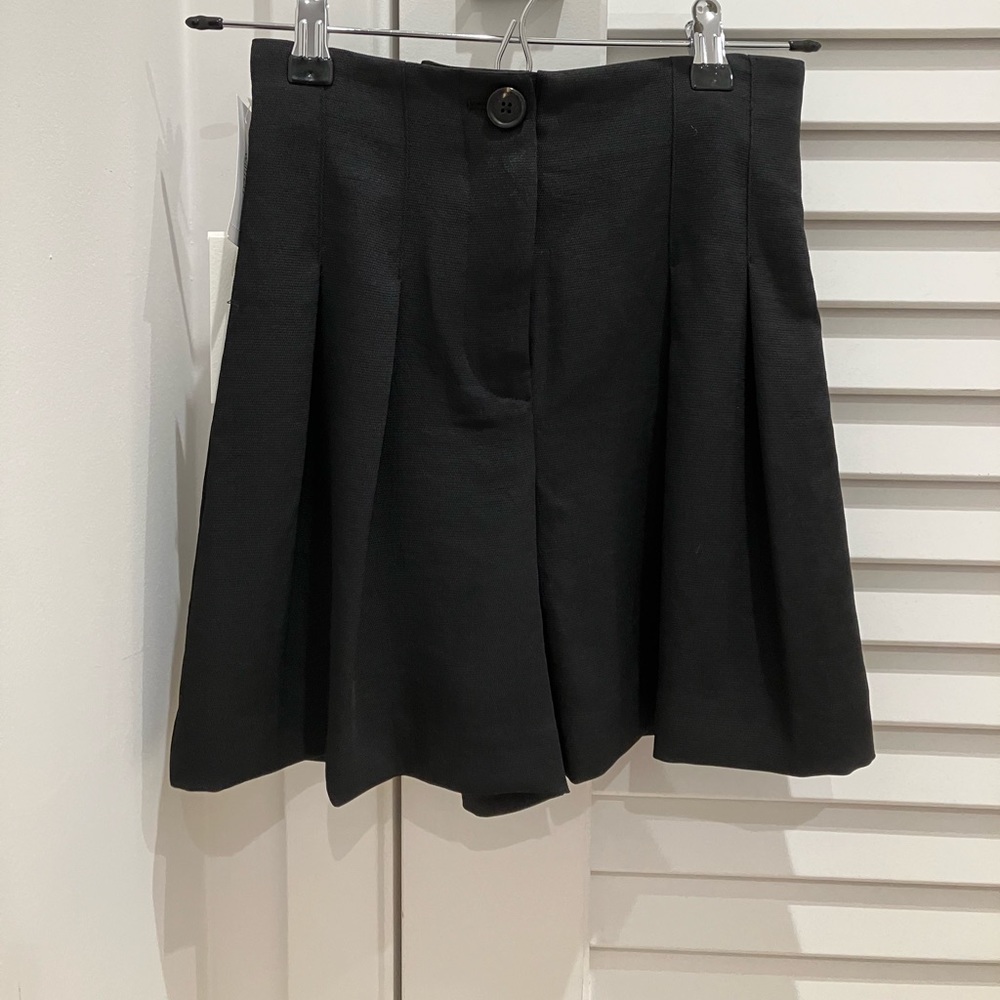 NWT Aritzia Wilfred Donna Short